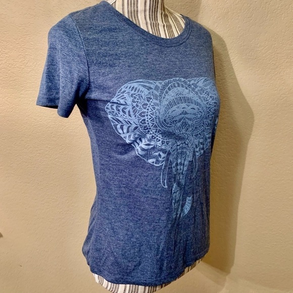 Zoe + Liv Boho Elephant T-Shirt Medium Blue White Elephant Tribal Rayon 🐘 - Picture 6 of 12